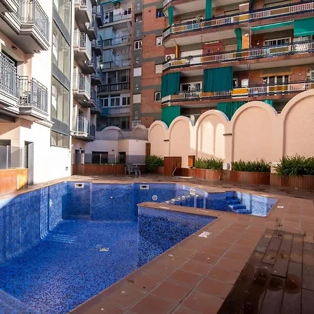 Piso Con Piscina En El Centro De Apartamento *
